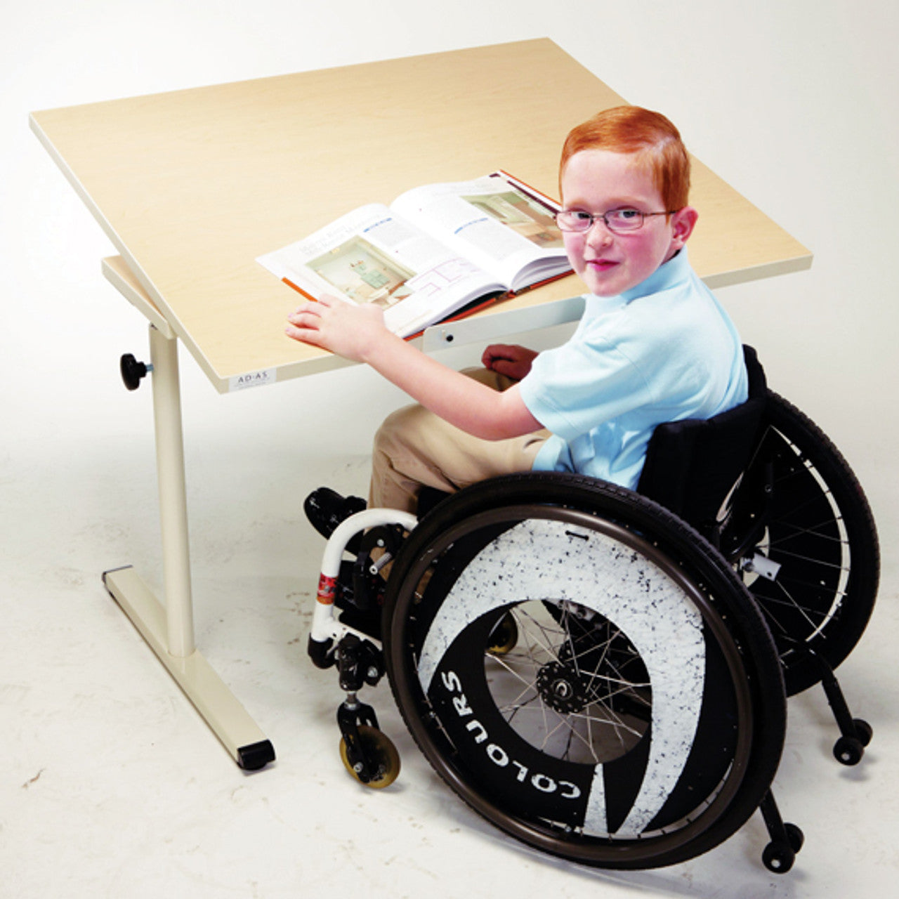 ADJUSTABLE WORKTABLE